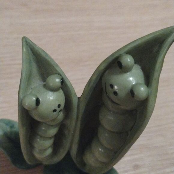 Enesco Home Grown Collection Figure Two Peas in a Pod 2006 Seagull Decor Co. - Picture 10 of 10